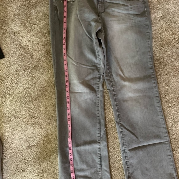 Earl gray boot cut jeans with bling detail on front and back pockets. Size 14 - Picture 3 of 8